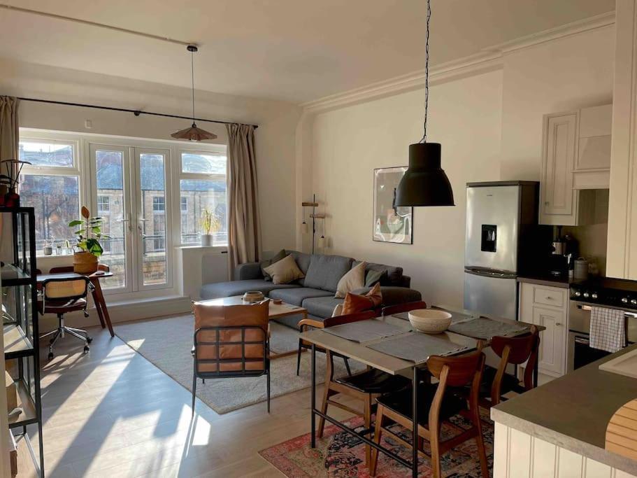 Stylish City-Centre Apartment With Balcony Liverpool Kültér fotó