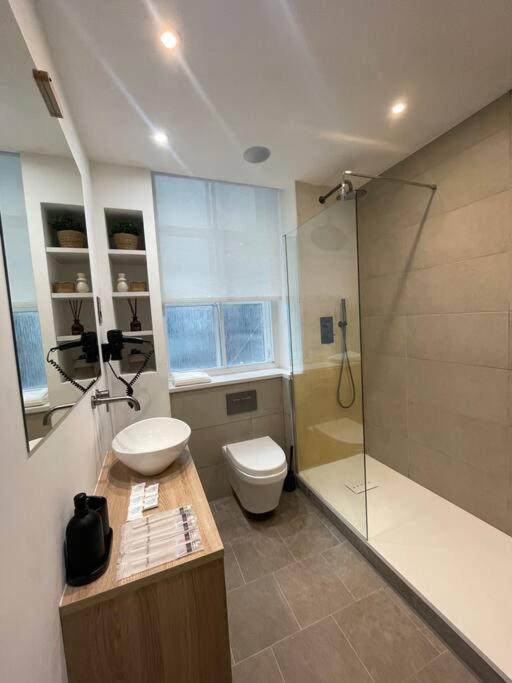 Stylish City-Centre Apartment With Balcony Liverpool Kültér fotó